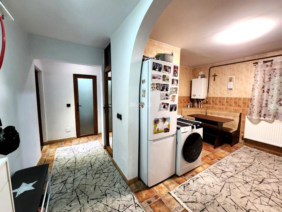 Apartament 2 camere decomandat, parter înalt, Podu Iloaiei – zonă centrală - 10