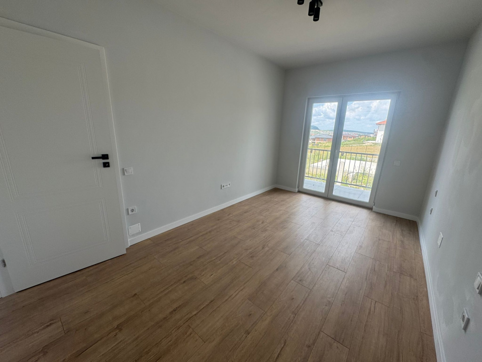 Duplex, Finisat, 4 camere, 3 bai, Teren 370 , Complex Nou!