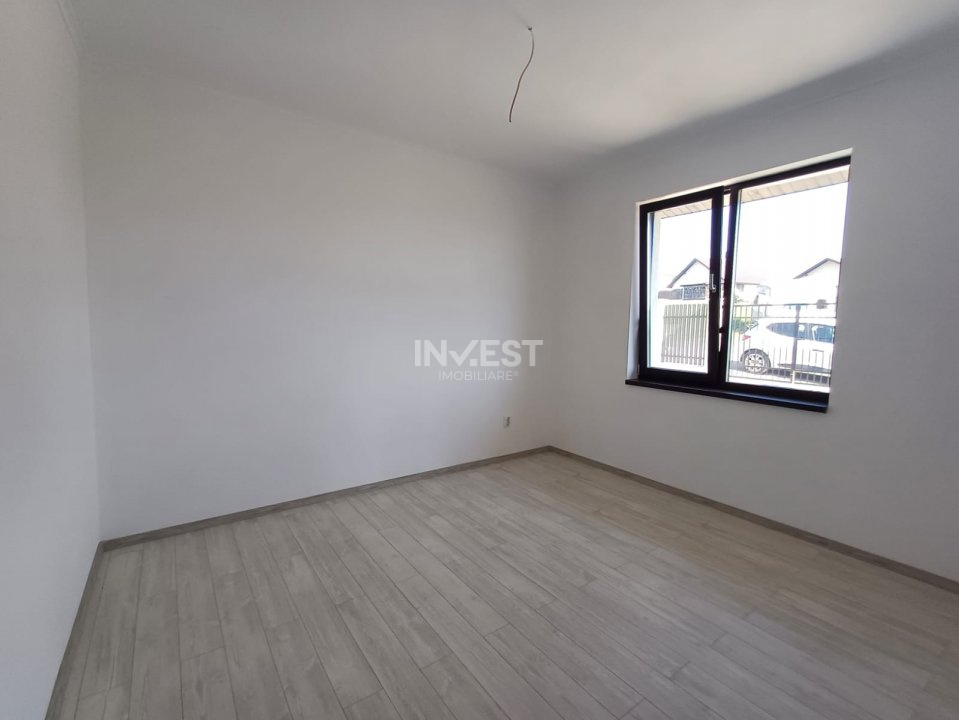 Casă cu 4 camere, 2 băi, beci spațios și 400 mp teren - 9