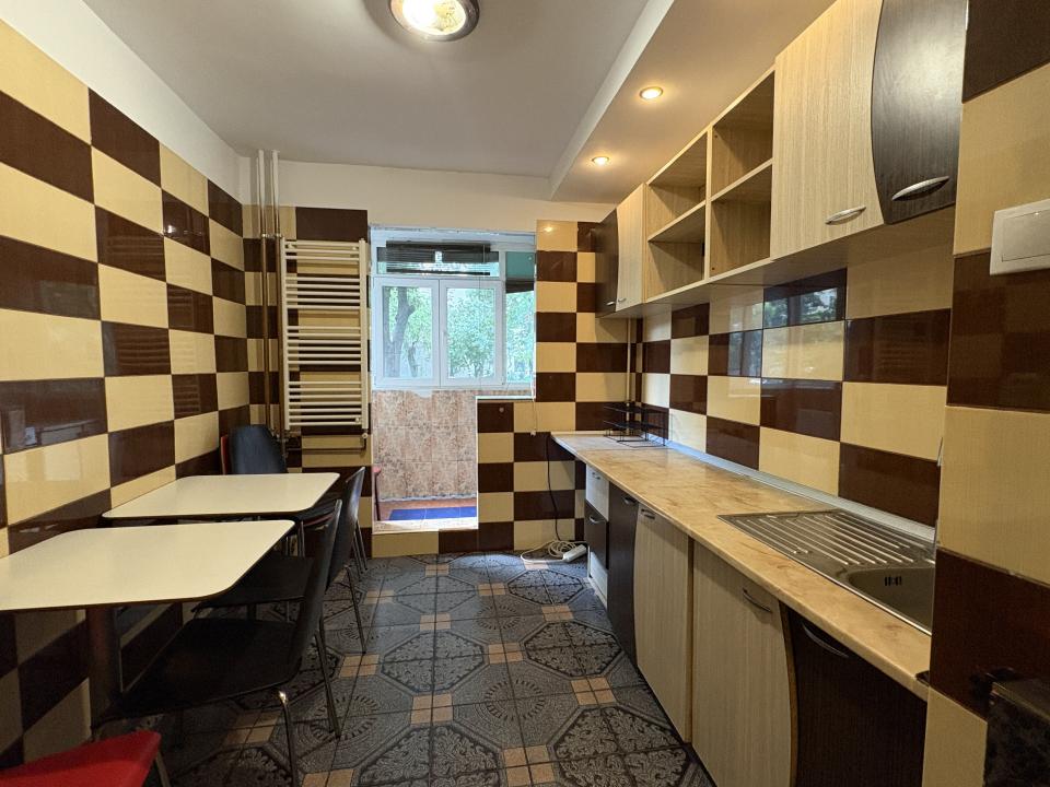Apartament 3 Camere Aparatorii Patriei - Decomandat -Metrou