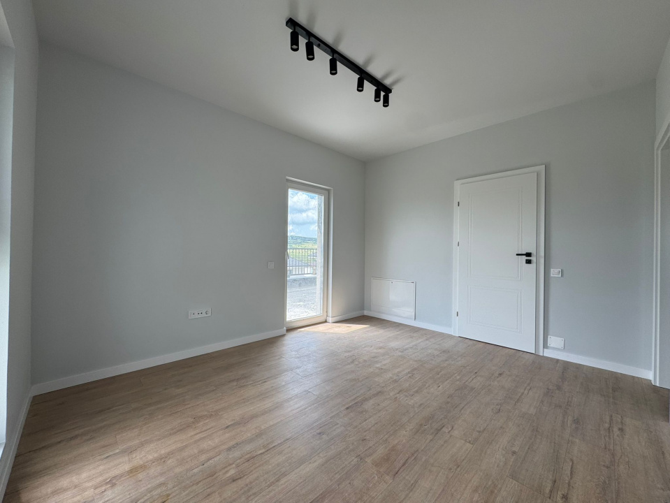 Duplex, Finisat, 4 camere, 3 bai, Teren 370 , Complex Nou!