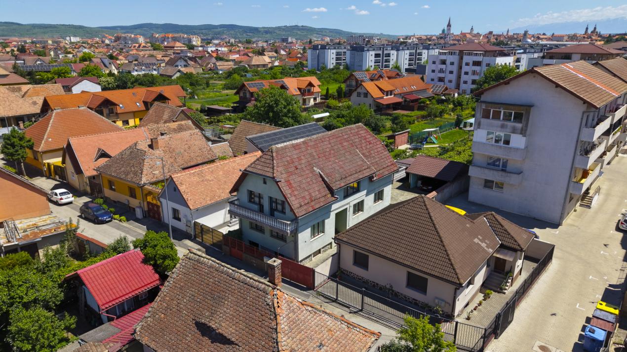 Casă 6 camere D+P+M-217 mp utili, 515 mp curte, Zona  Cartier Kogalniceanu 