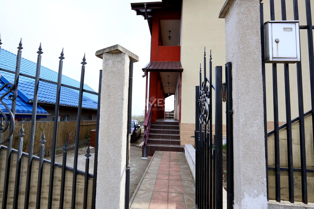 Casă de vânzare în Rediu – Spațiu Generos pentru Două Familii - 2