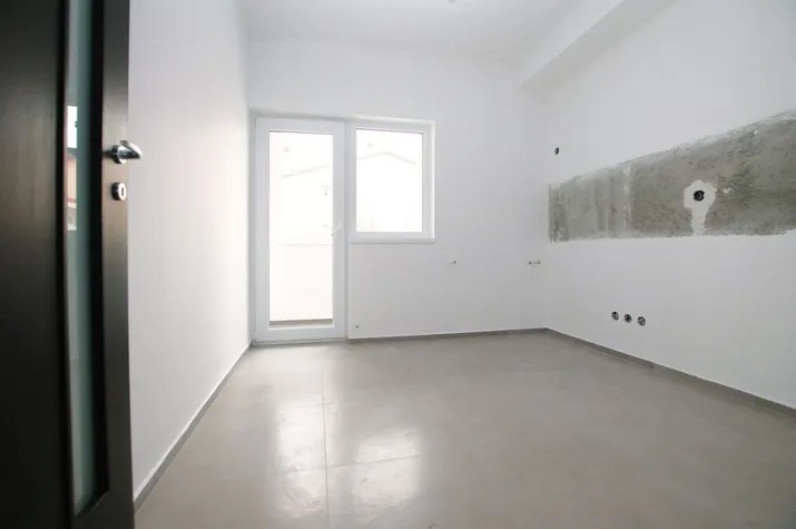 Apartament cu 3 camere in zona de Sud / Metrou Apartorii Patriei — imaginea 3