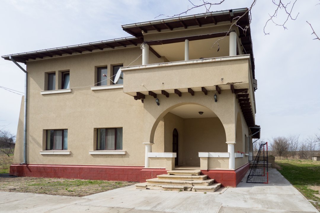 Domeniul si Conacul Furculesti, 30000mp pe malul lacului, ocazie unica