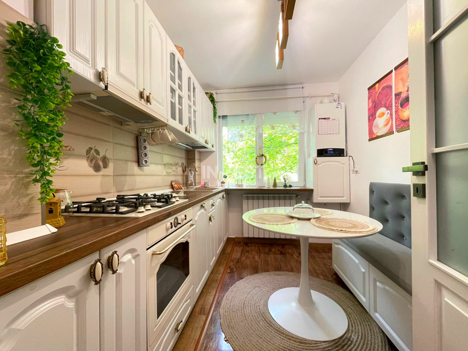 Apartament 3 camere-etaj 1-Podu Ros-renovat - 2