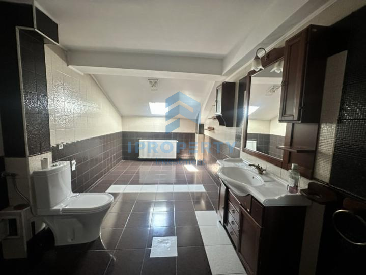 Pipera Vila P+1+M Nemobilata 7 Camere  - fotografie proprietate 8
