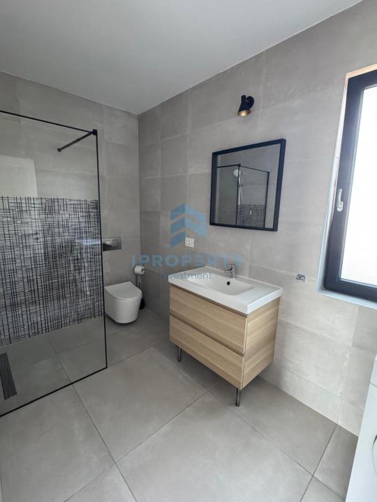 Închiriere Casă 5 camere în Pipera, P+ 2 ETAJE, PARCARE, CURTE, CENTRALA - fotografie proprietate 16