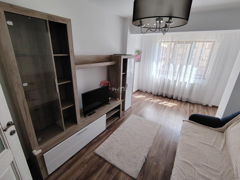 Apartament spatios cu 3 camere, decomandat, CUG - 3
