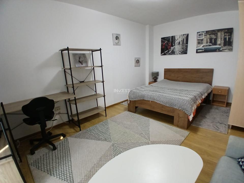 Garsonieră spațioasă de închiriat în zona Gară, 400 € - 2