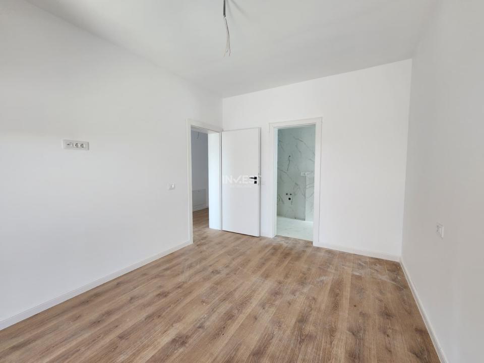 CASA INDIVIDUALA, 4 CAMERE, 2 BAI SI POD, MALL MOLDOVA - 4