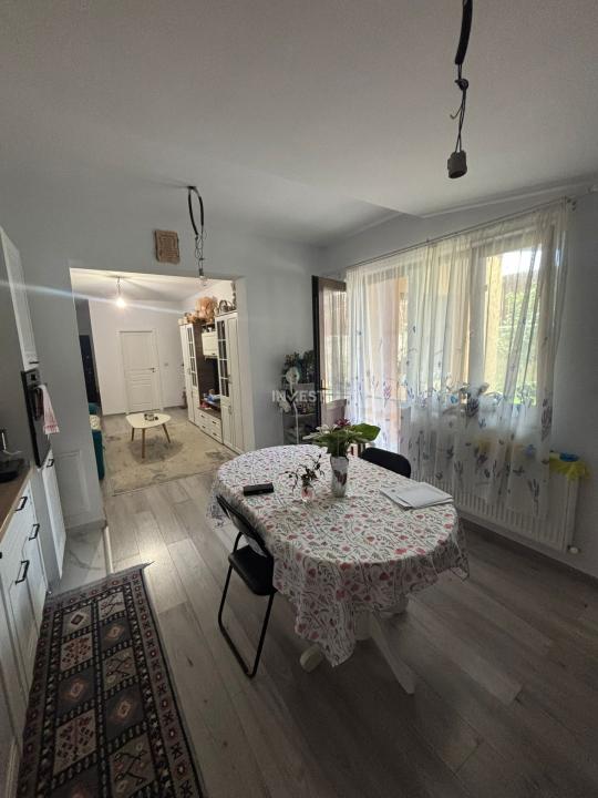 Apartament 3 camere , semidecomandat, loc de parcare si curte de 89 mp - 10