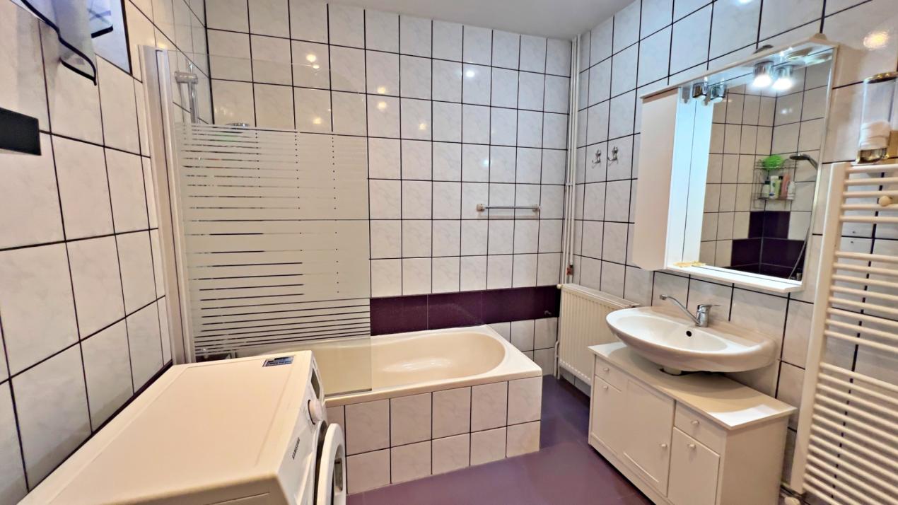 Casă 6 camere D+P+M-217 mp utili, 515 mp curte, Zona  Cartier Kogalniceanu 
