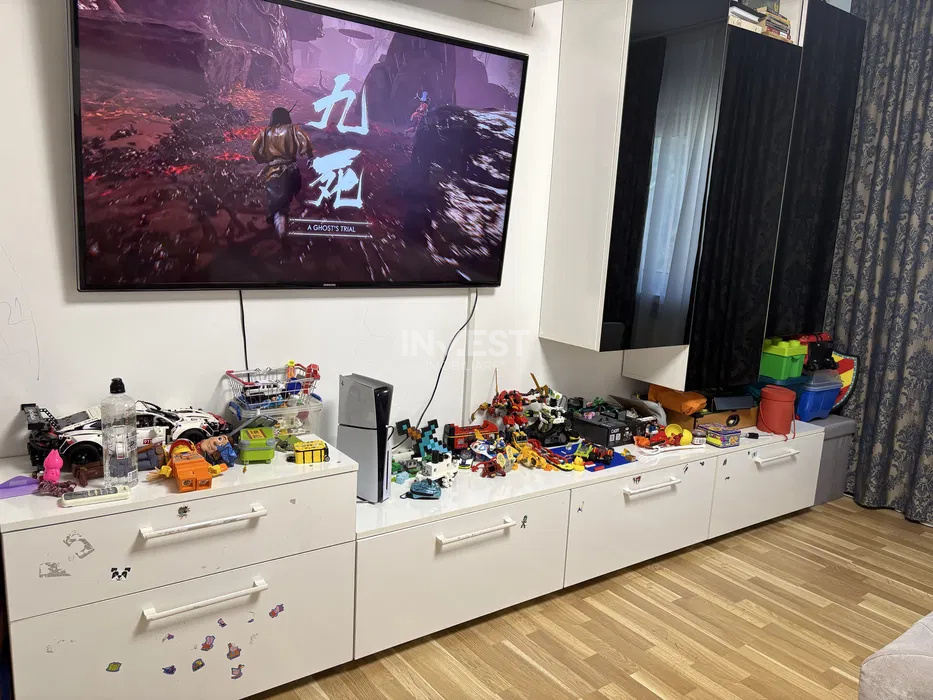 Apartament 2 camere, decomandat, Nicolina, etaj intermediar - 3