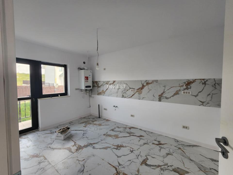 Casa individuala,4 camere,2 bai,110 mp utili,500 mp teren,20 mp Beci, Miroslava - 1