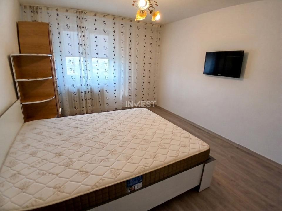 Apartament 3 camere de inchiriat zona Podu Ros - 1