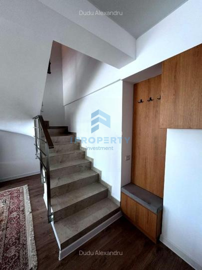 Închiriere Apartament 3 camere Duplex 2 etaje în Parcul Carol - fotografie proprietate 9