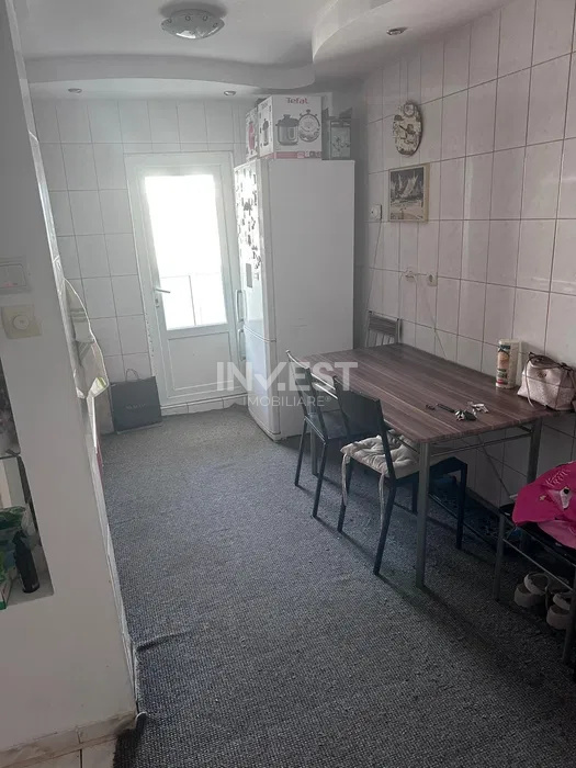 Apartament 3 camere decomandat-Baza 3-etaj intermediar - 3