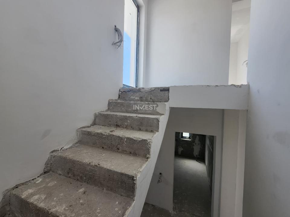 Casa individuala , 4 camere, 3 bai, garaj 26 mp , terasa 40 mp, VALEA ADANCA - 22