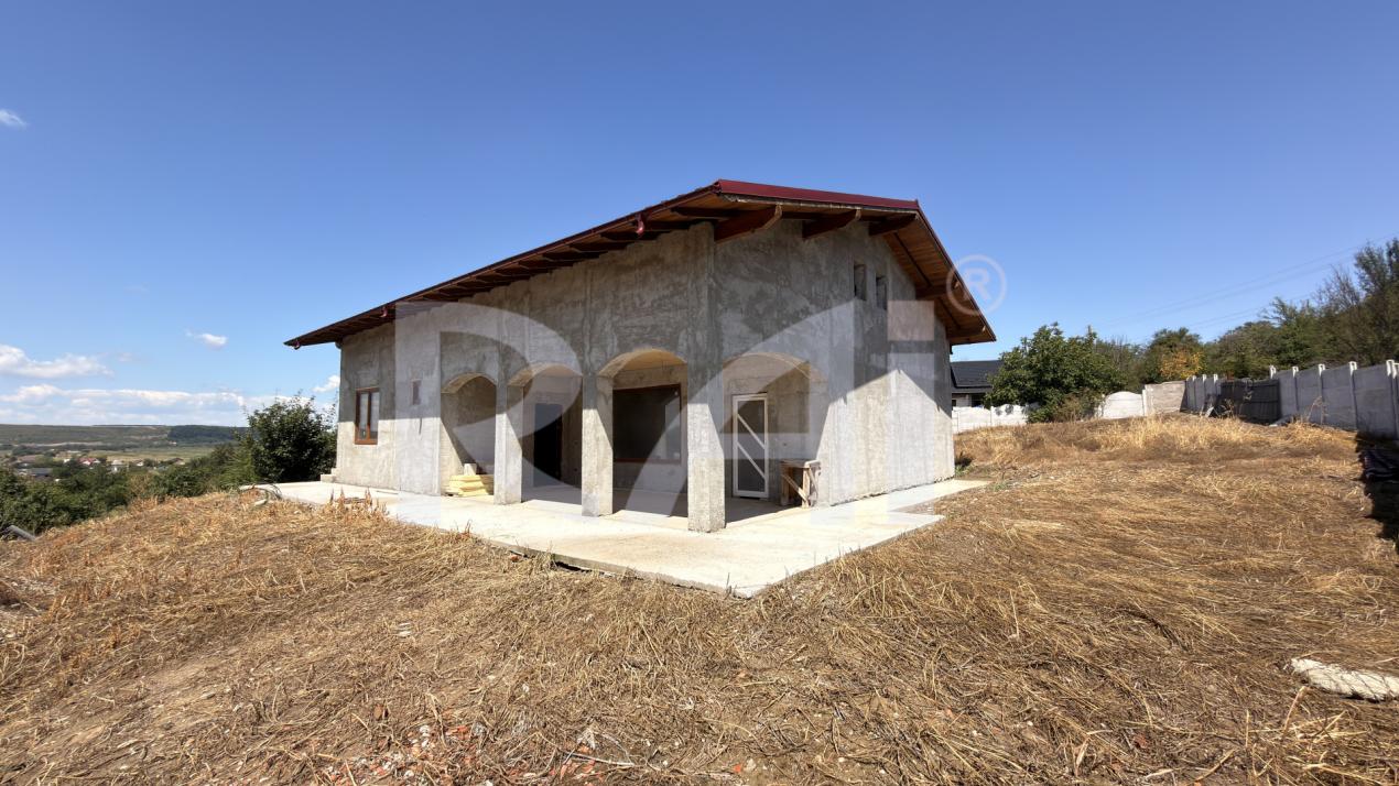 Simnic: casă la roșu, 3 variante de cumpărare!