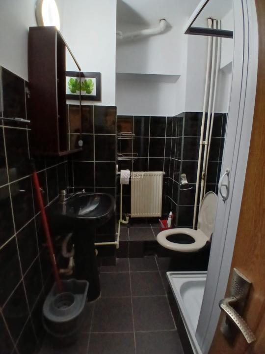 Garsonieră spațioasă de închiriat în zona Gară, 400 € - 5