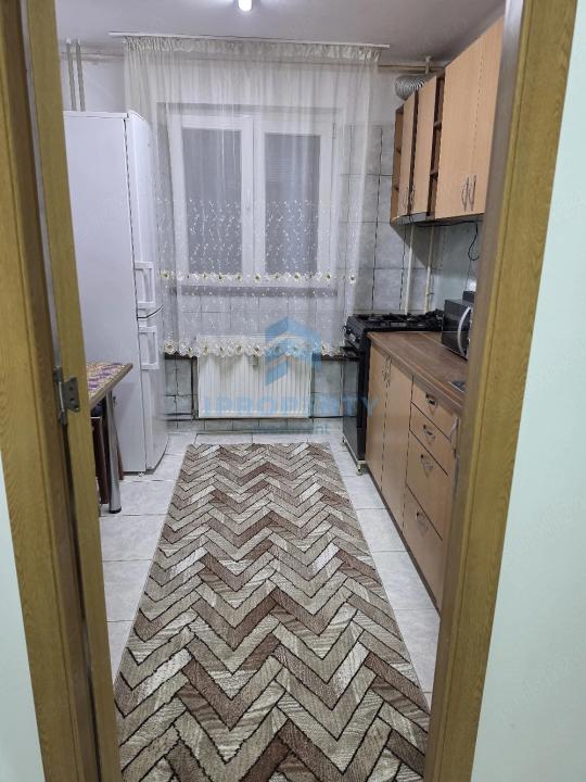 Închiriere Apartament 3 camere în Aparatorii Patriei - fotografie proprietate 8