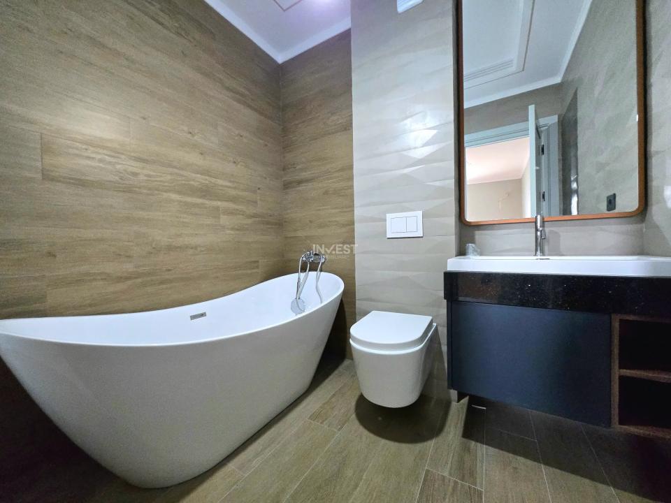 CASA CU 4 CAMERE, 2 BAI , COMPLEX PREMIUM CU ACCES PRIVAT !!! IASI - 19