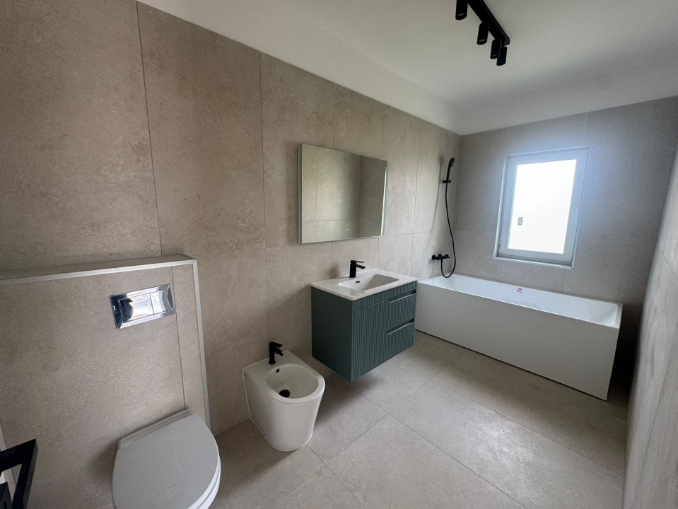 Duplex, Finisat, 4 camere, 3 bai, Teren 370 , Complex Nou!