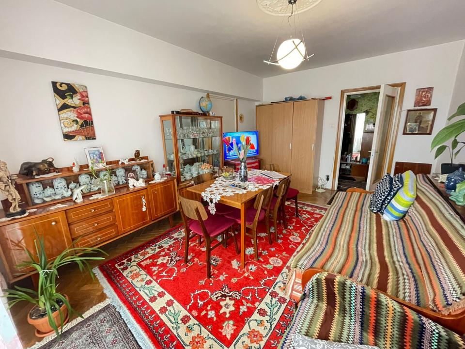 Apartament 3 camere-Podu Ros-70 mp-sens giratoriu - 1