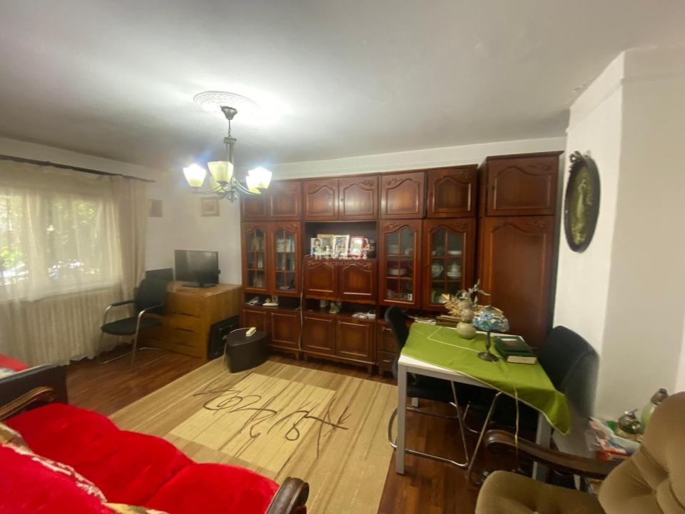 Apartament decomandat cu 4 camere si 2 băi - Nicolina 1 - 7