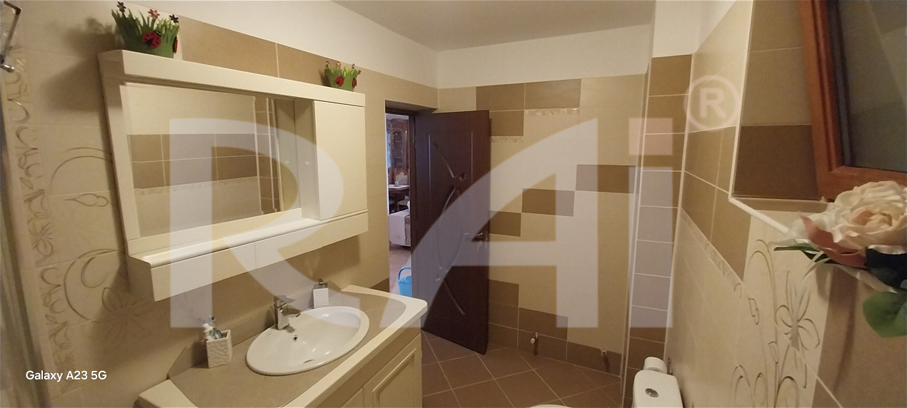 Vilă superbă – Selgros, mobilată și utilată complet-750 euro