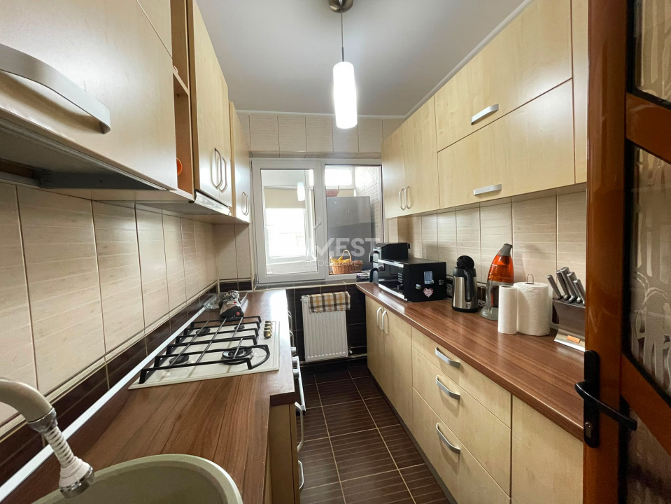 Aparetament renovat 3 camere decomandat-Podu Ros-Odeon-bloc fara risc - 8