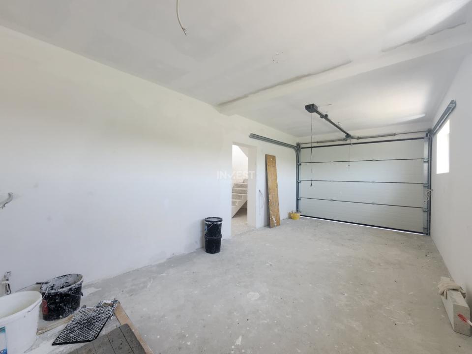 Casa individuala , 4 camere, 3 bai, garaj 26 mp , terasa 40 mp, VALEA ADANCA - 5