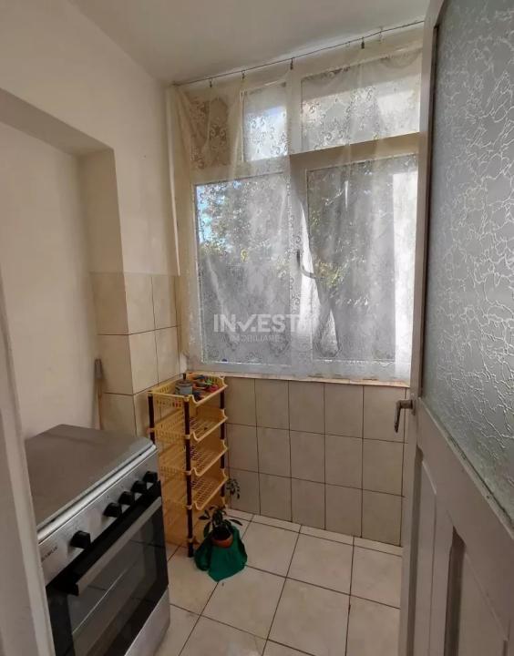 Apartament de 2 camere, decomandat, etaj intermediar - 4