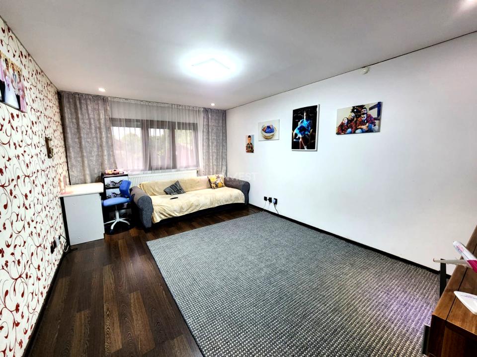 Apartament 2 camere decomandat, parter înalt, Podu Iloaiei – zonă centrală - 2