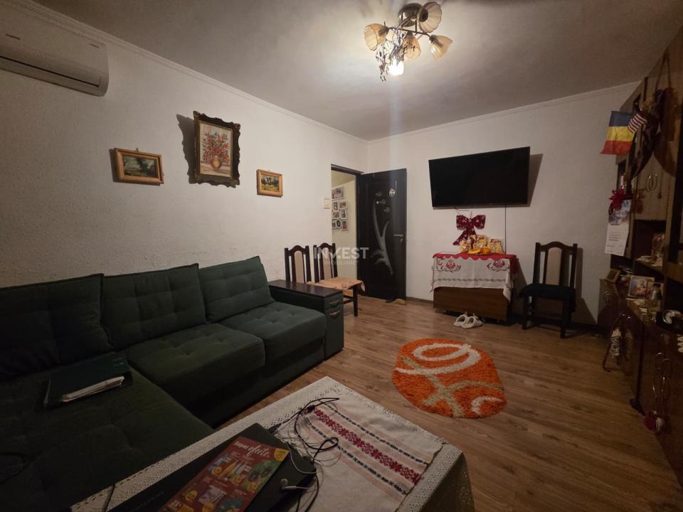 Vanzare-Apartament 3 camere-etajul 2-Alexandru cel Bun - 1
