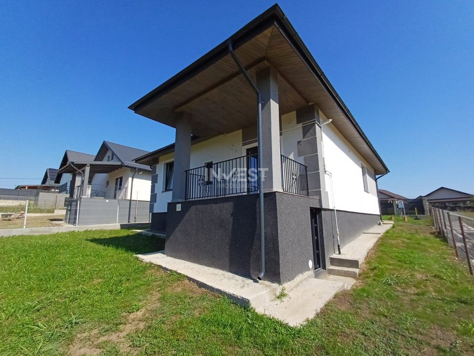 Casă cu 4 camere, 2 băi, beci spațios și 400 mp teren - 6