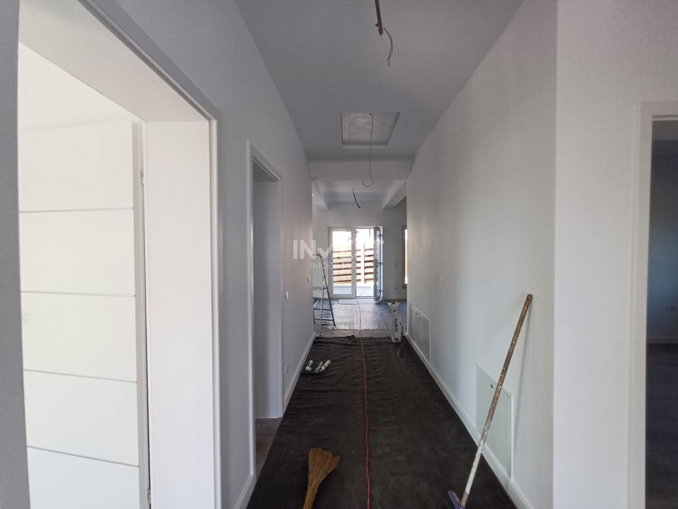 Casă de vânzare în MIROSLAVA , 4 camere - 7