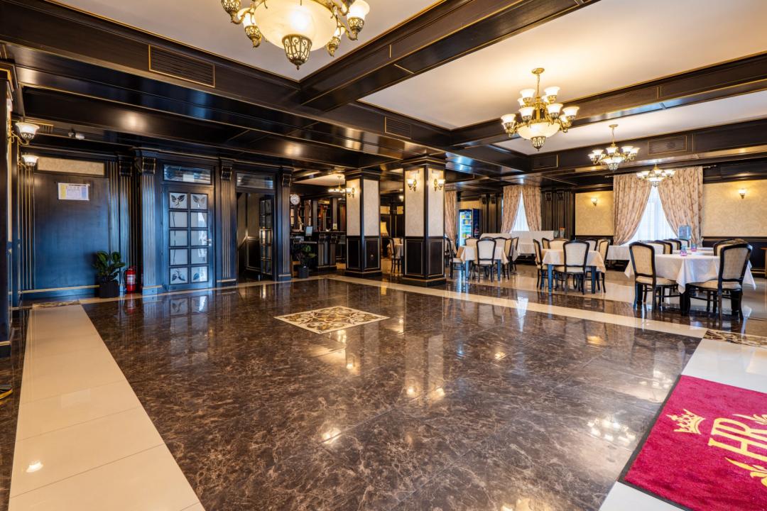Hotel de vânzare, ideal pentru horeca sau clinică medicală