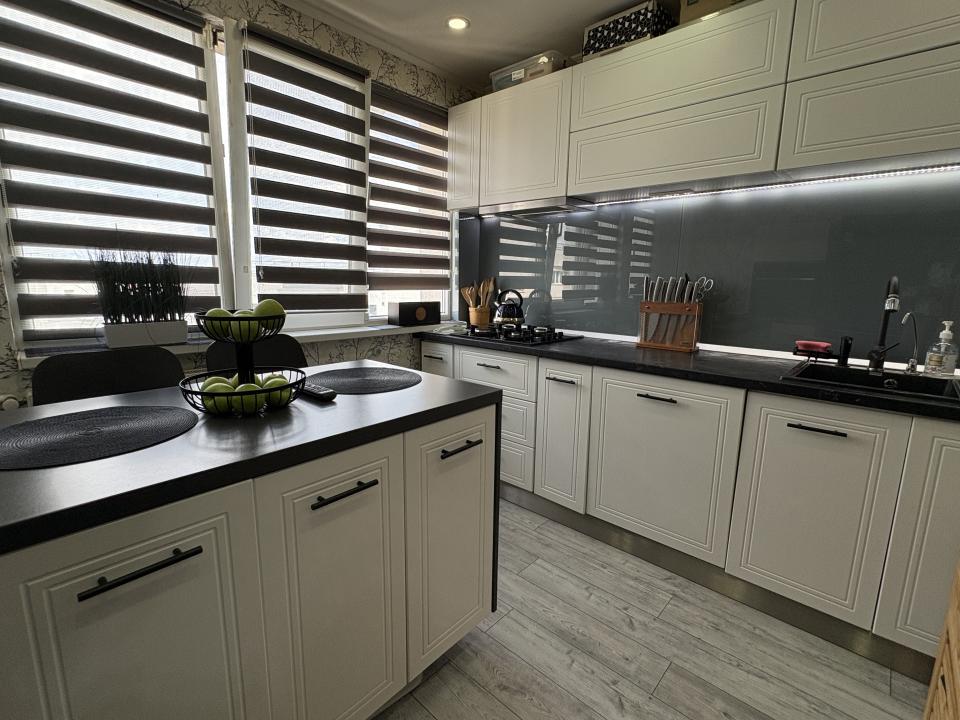 Apartament 3 camere Titan 74 mp renovat bloc anvelopat