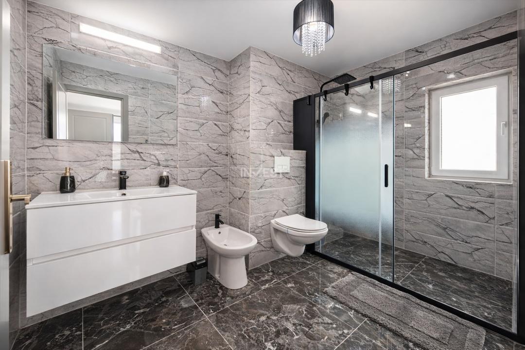 Vilă cu 5 camere și 3 băi situată în Bucium - Iași - 16