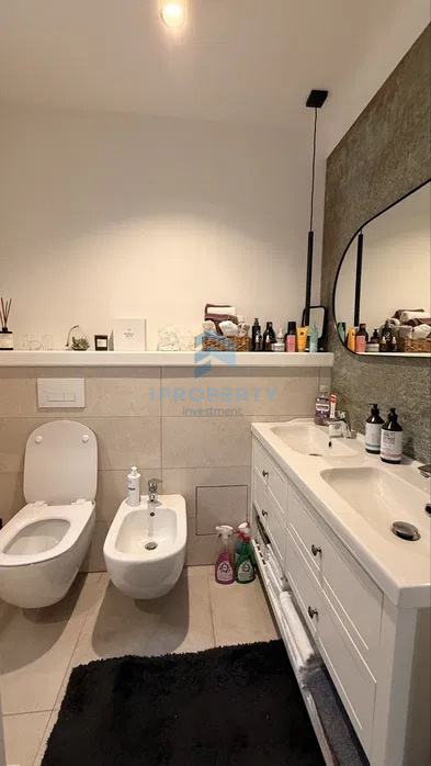 P-ta Romana 3 camere renovat cu 2 bai si balcon + parcare ( 100 euro)  - fotografie proprietate 6