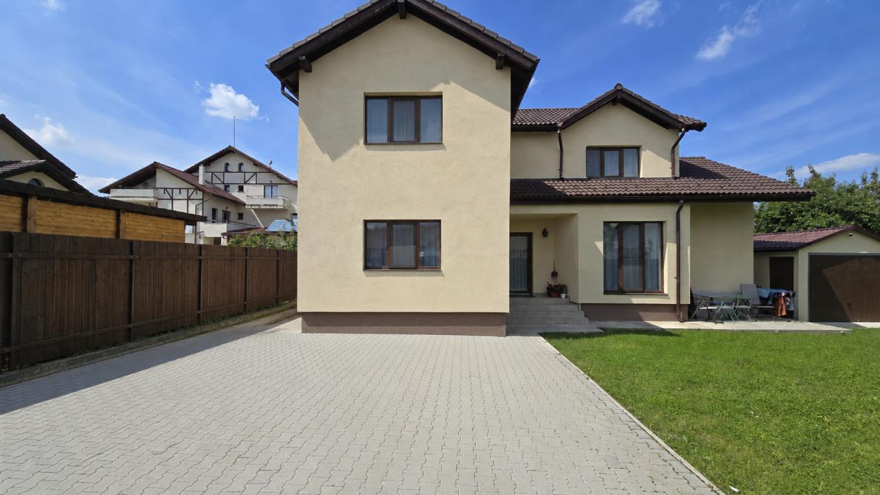Casă individuală mobilată în Hărman | 139 mp utili, teren 540 mp, șemineu