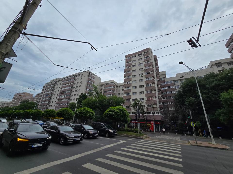 Apartament 3 camere Militari Gorjului Pacii balcon decomandat 77mp