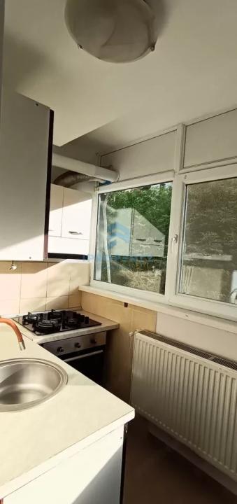 Închiriere Apartament 3 camere în Aparatorii Patriei - fotografie proprietate 6