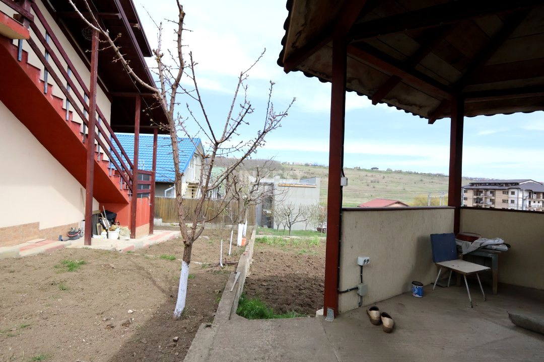 Casă de vânzare în Rediu – Spațiu Generos pentru Două Familii - 16