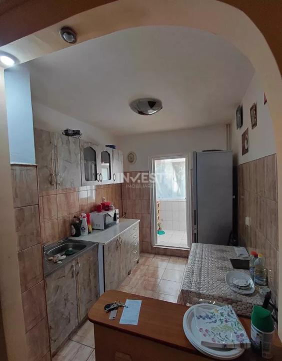 Apartament de 2 camere, decomandat, etaj intermediar - 1