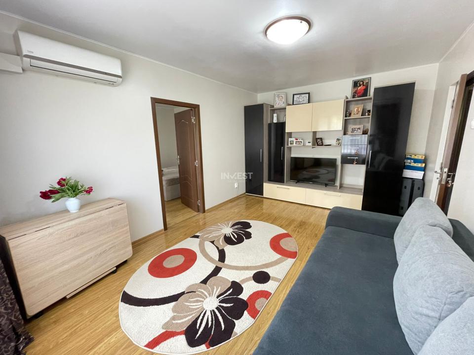 Apartament 3 camere-renovat-Podu Ros-etaj intermediar