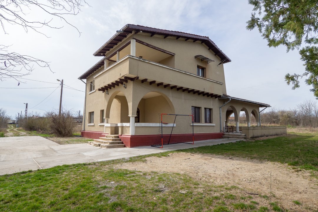 Domeniul si Conacul Furculesti, 30000mp pe malul lacului, ocazie unica