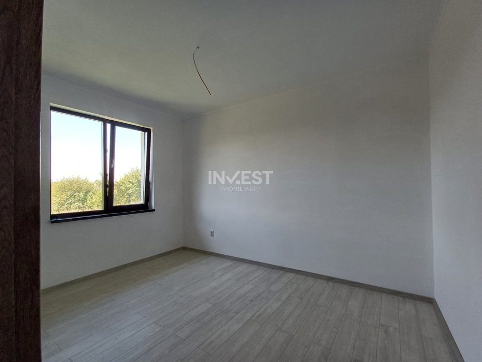 Casă cu 4 camere, 2 băi, beci spațios și 400 mp teren - 3